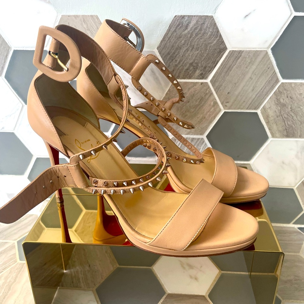 Christian Louboutin size 39. Fits true to size. Very good condition.